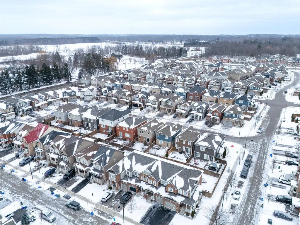Photo 37 of 68 Lupo Drive, Hamilton, Waterdown — HOMEH