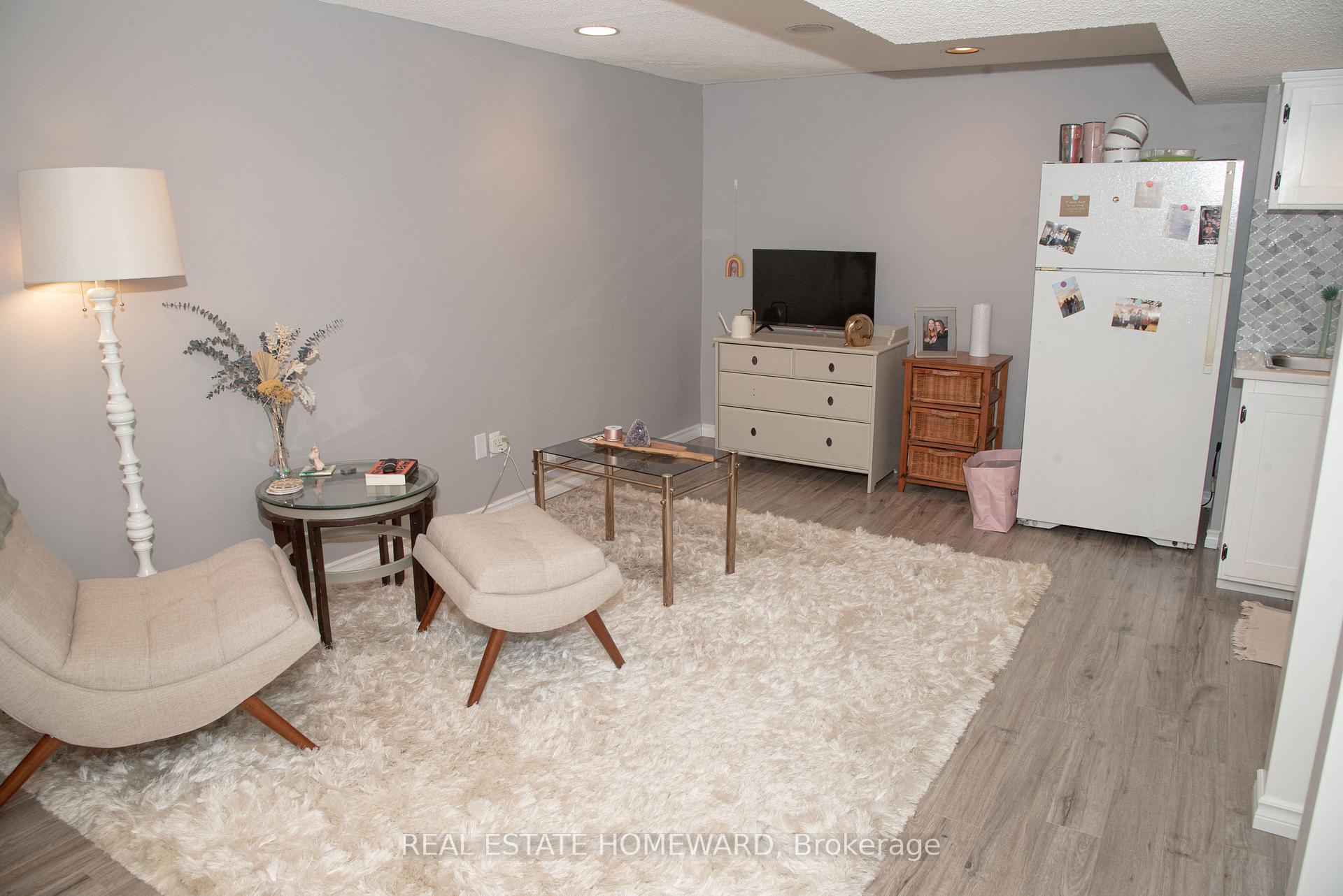 Photo 2 of Unit Basement, 106 Walton Drive, Aurora, Aurora Village — HOMEH