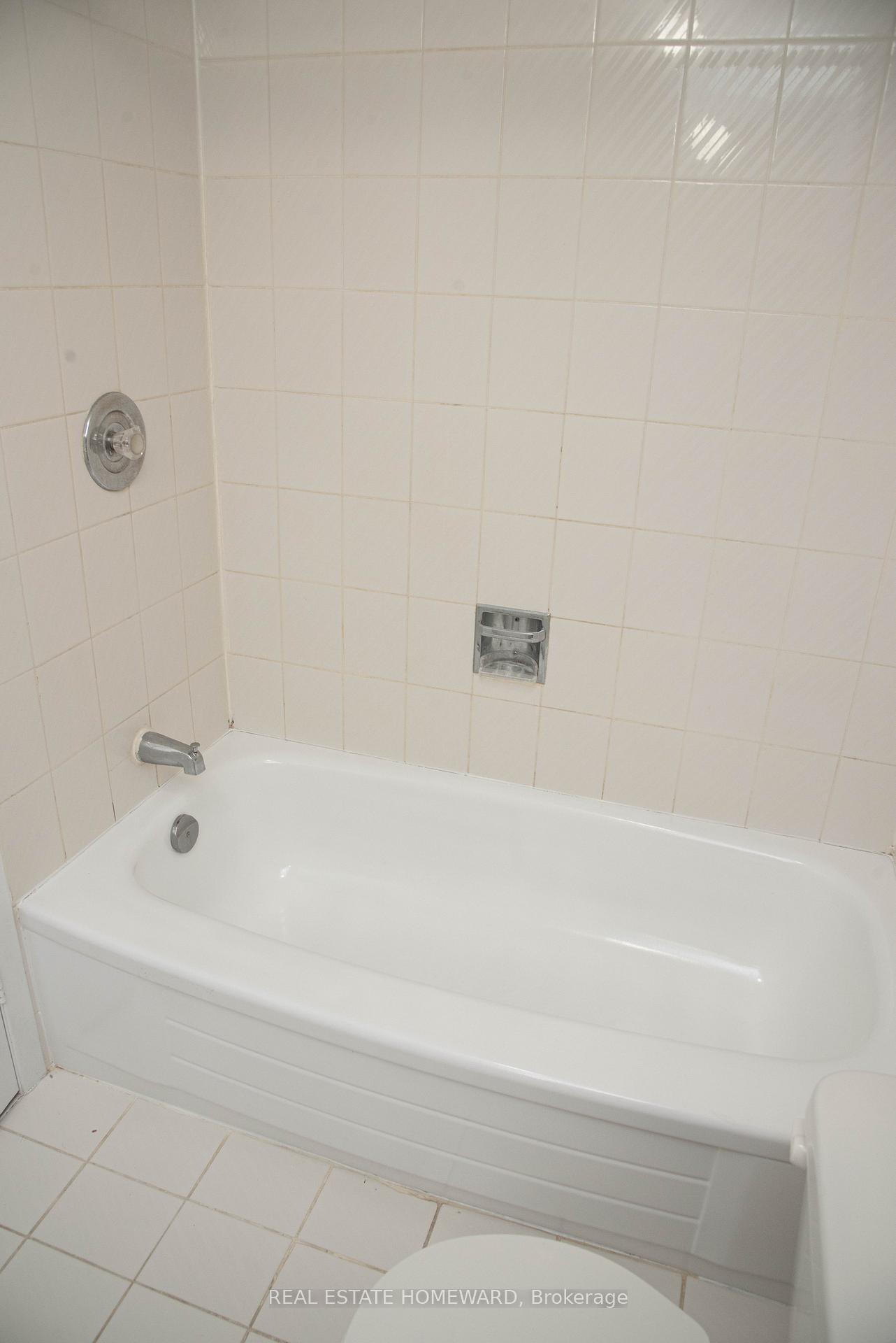 Photo 14 of Unit Basement, 106 Walton Drive, Aurora, Aurora Village — HOMEH