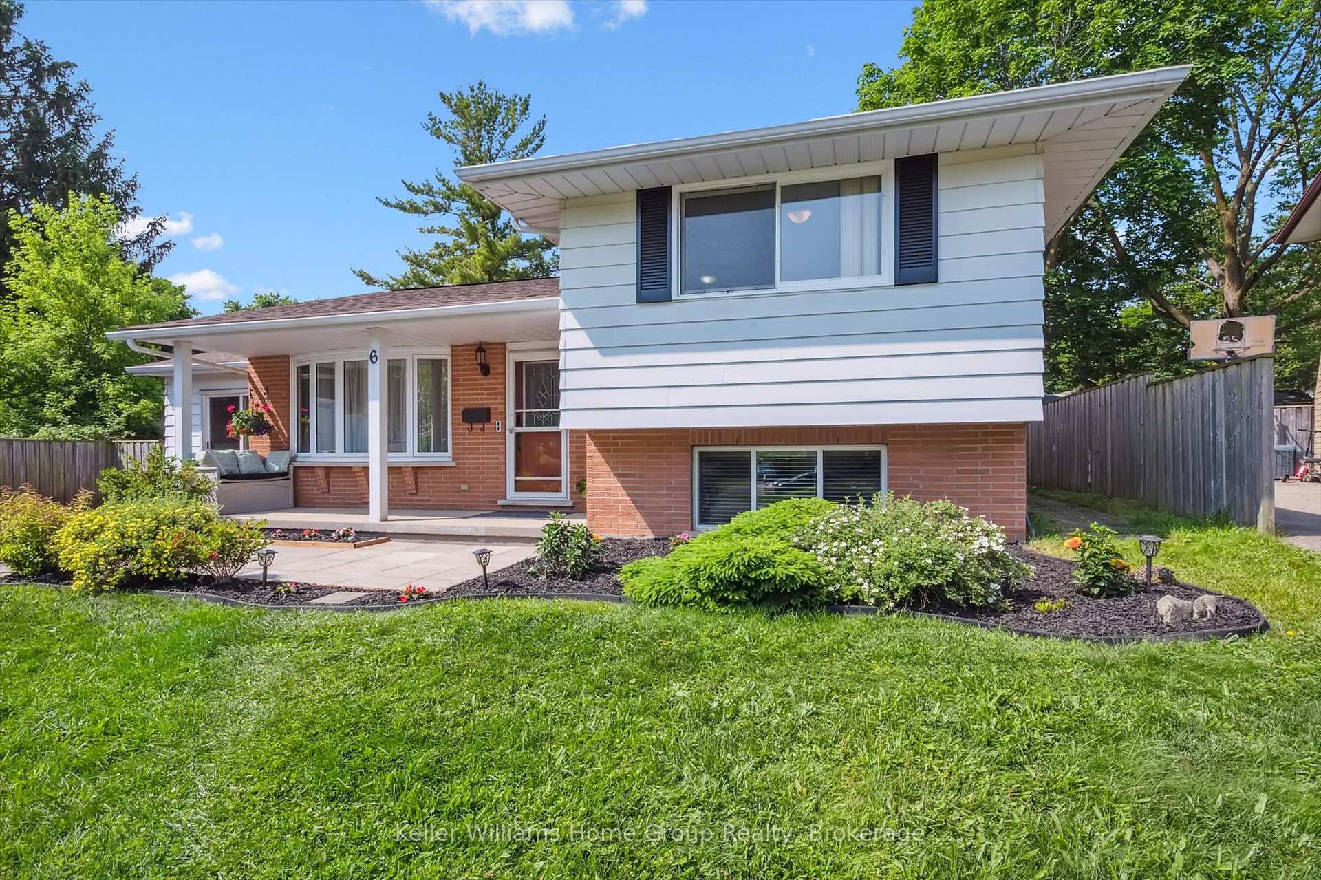 Photo 3 of 6 Gregory Place, Guelph, Willow West/Sugarbush/West Acres — HOMEH