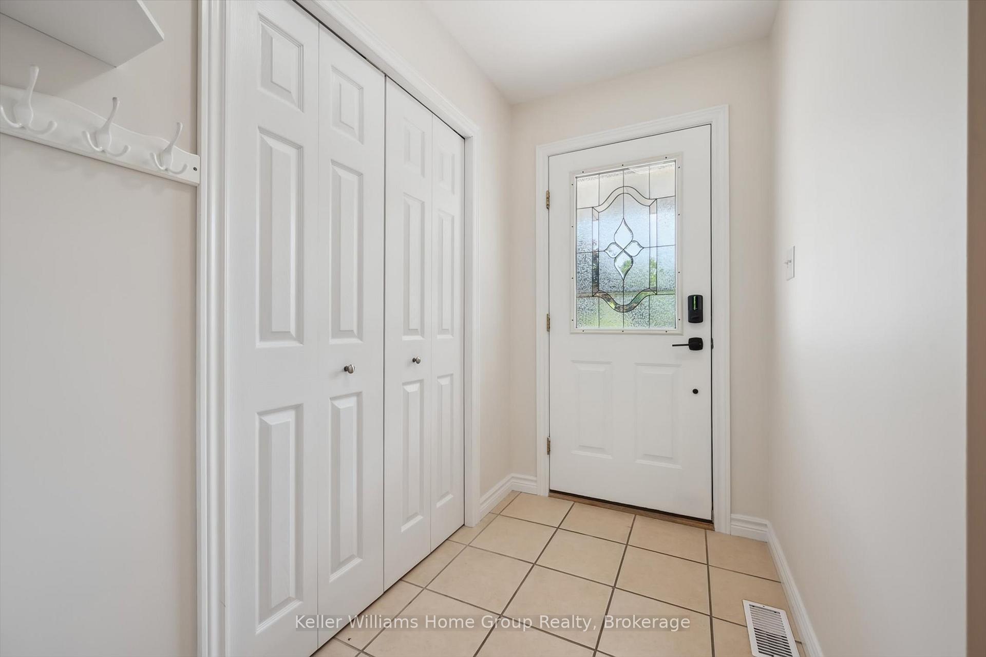 Photo 10 of 6 Gregory Place, Guelph, Willow West/Sugarbush/West Acres — HOMEH