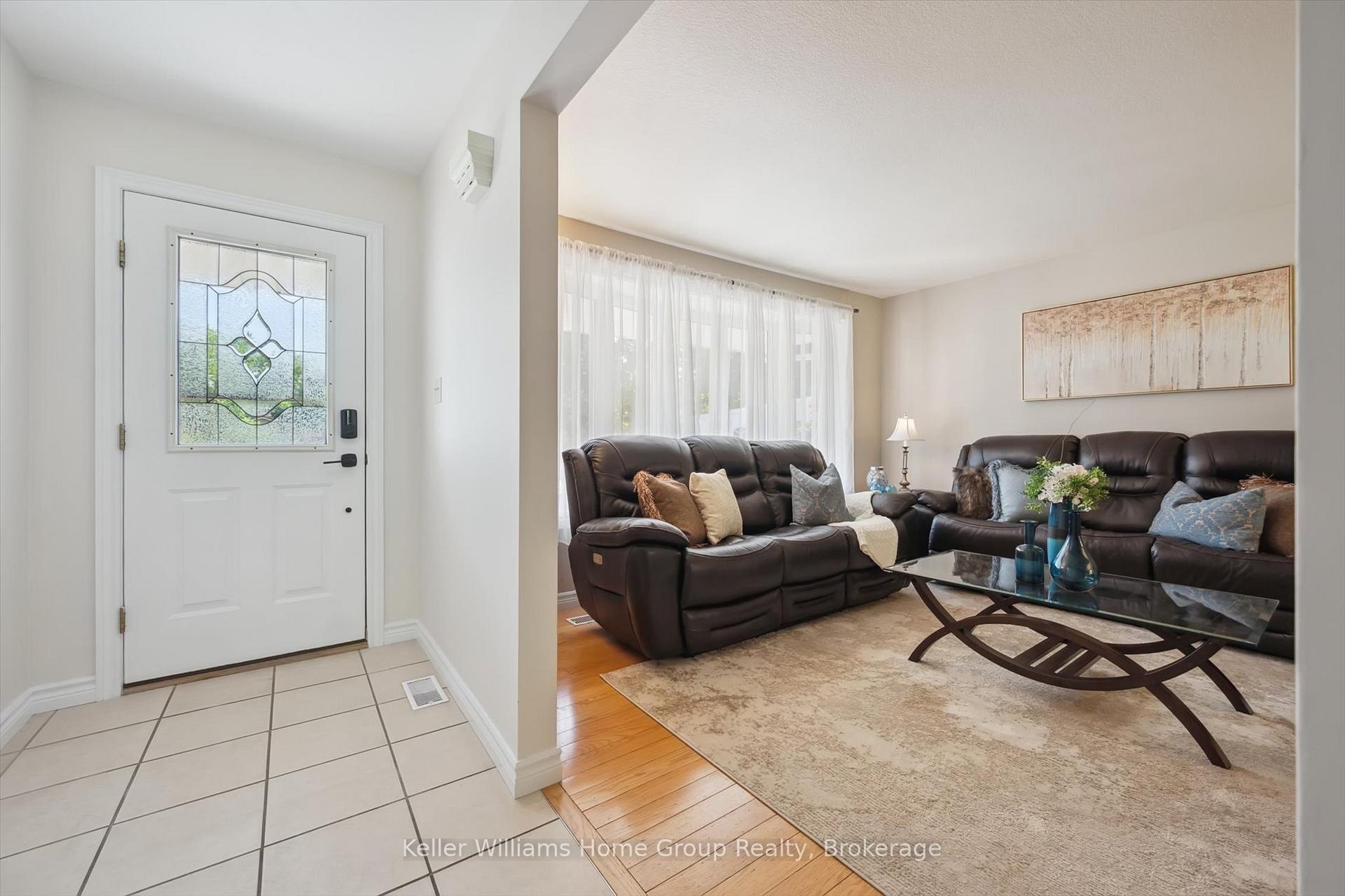 Photo 11 of 6 Gregory Place, Guelph, Willow West/Sugarbush/West Acres — HOMEH