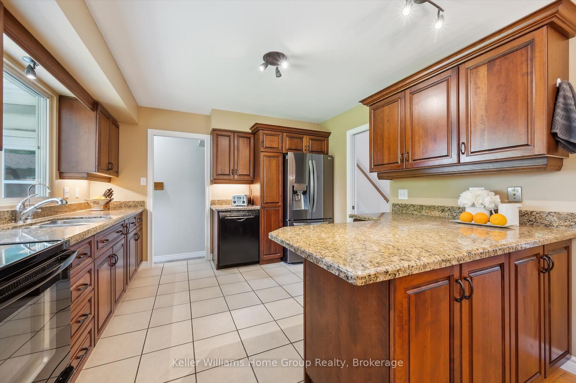 Photo 19 of 6 Gregory Place, Guelph, Willow West/Sugarbush/West Acres — HOMEH