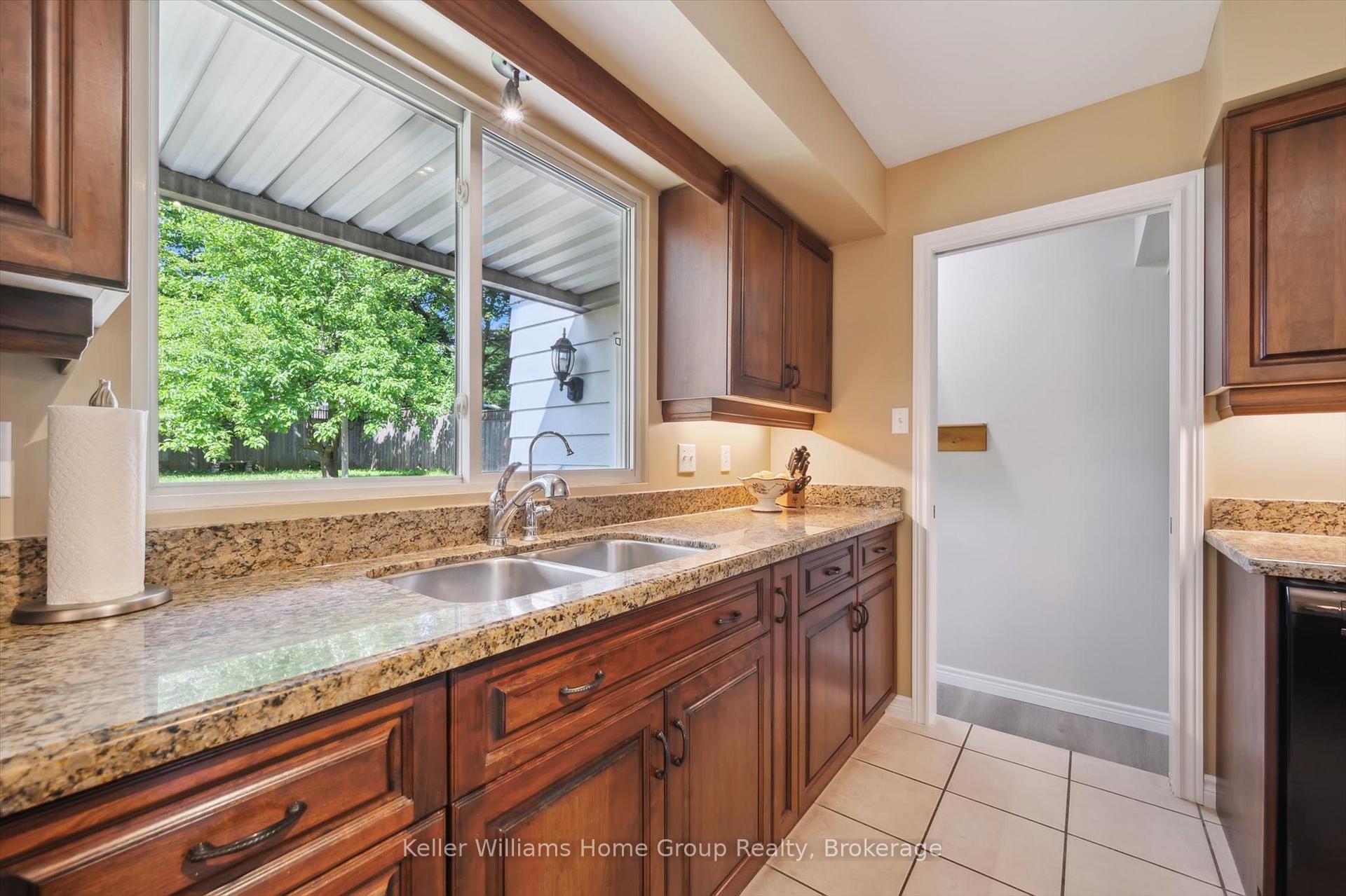 Photo 21 of 6 Gregory Place, Guelph, Willow West/Sugarbush/West Acres — HOMEH