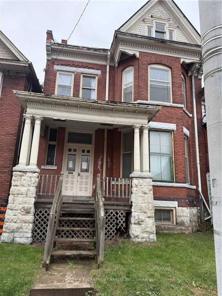 Front of 105 Wellington Street