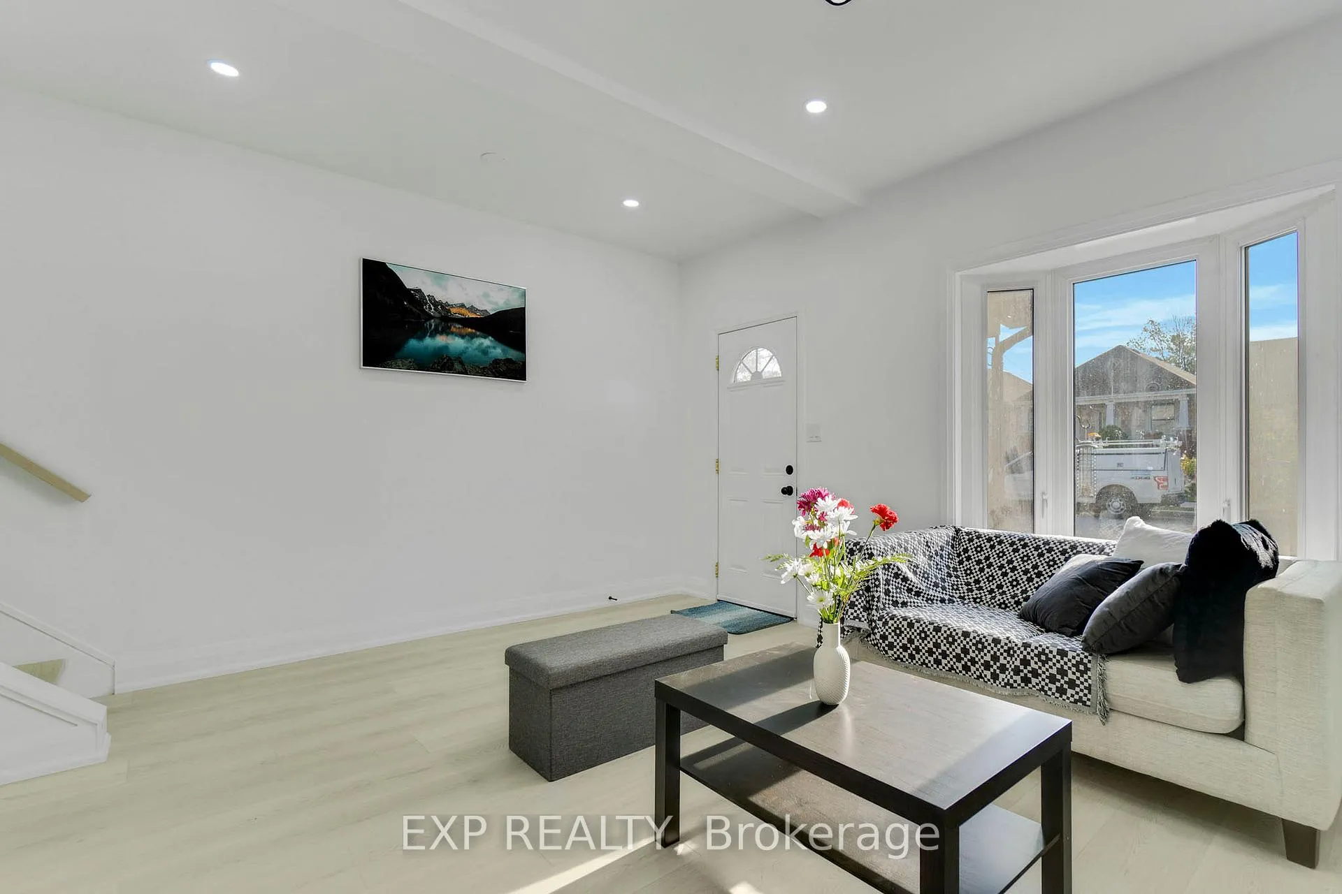 Photo 6 of 217 Fairfield Avenue, Hamilton, Homeside — HOMEH