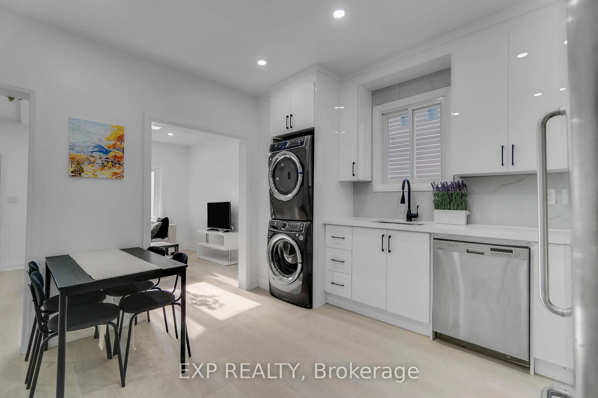 Photo 8 of 217 Fairfield Avenue, Hamilton, Homeside — HOMEH