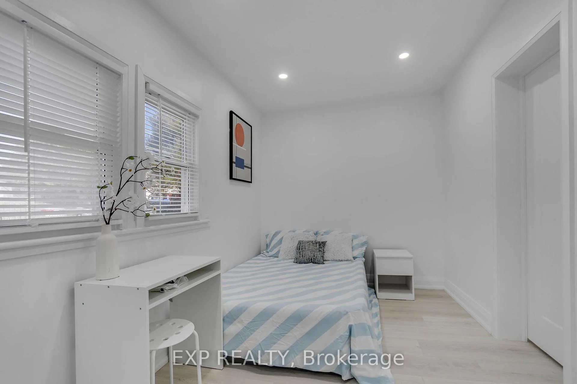 Photo 10 of 217 Fairfield Avenue, Hamilton, Homeside — HOMEH
