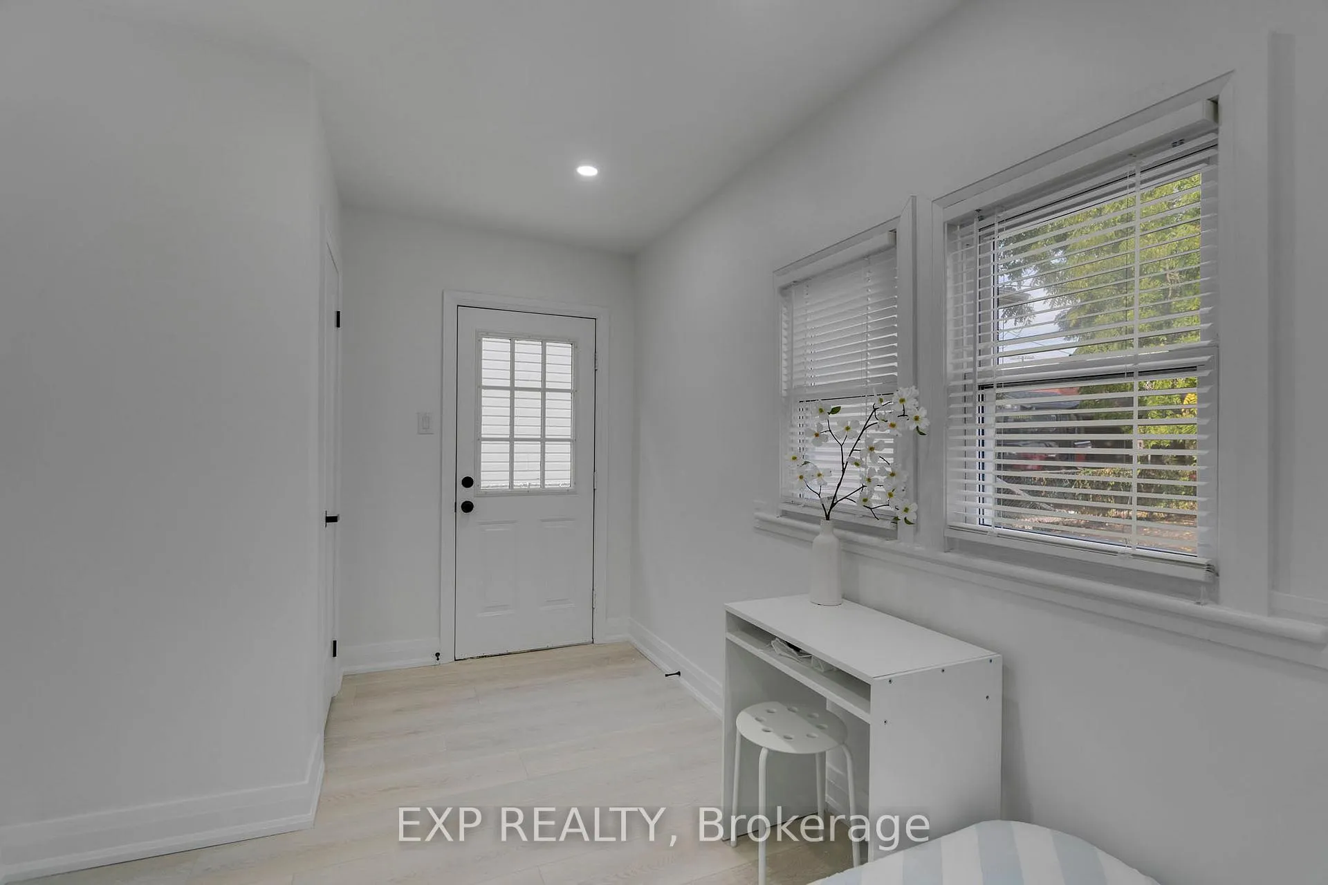Photo 11 of 217 Fairfield Avenue, Hamilton, Homeside — HOMEH