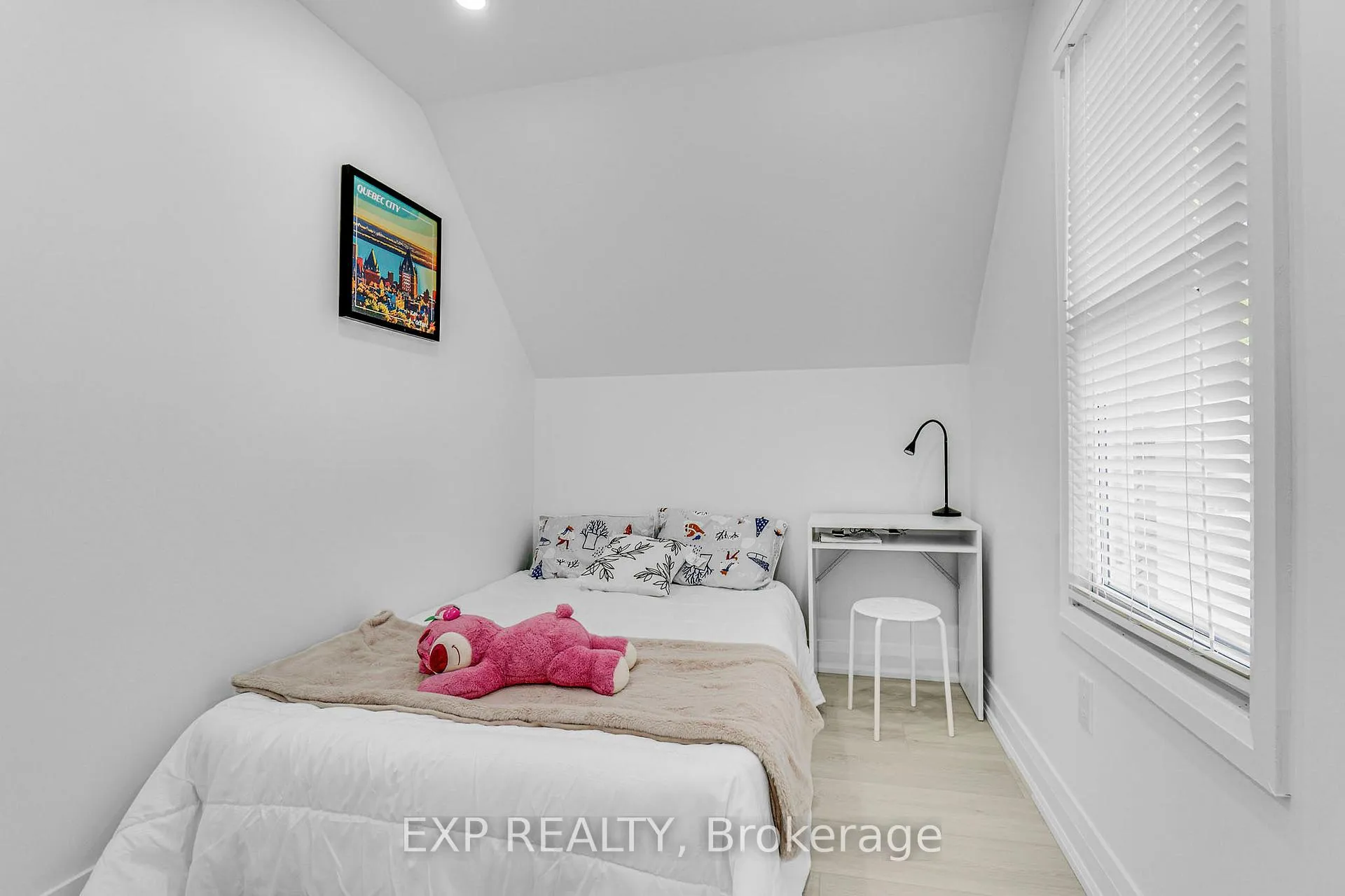 Photo 16 of 217 Fairfield Avenue, Hamilton, Homeside — HOMEH