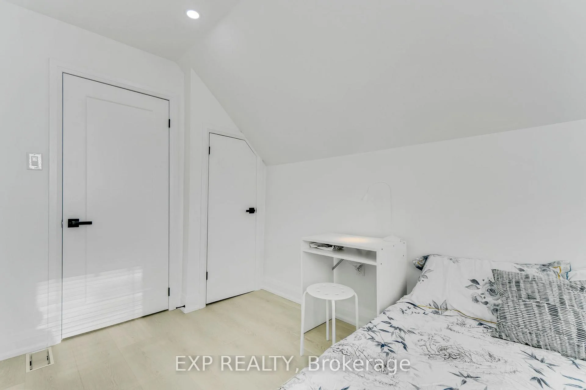 Photo 17 of 217 Fairfield Avenue, Hamilton, Homeside — HOMEH