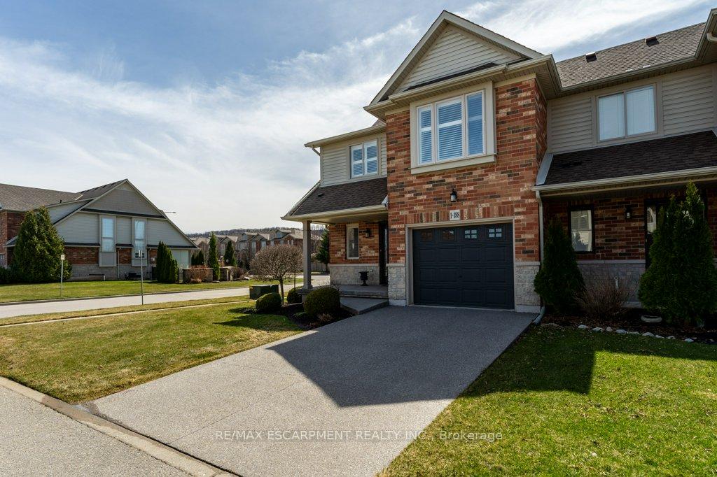 Photo 3 of Unit 1, 188 Livingston Avenue, Grimsby, Grimsby West — HOMEH