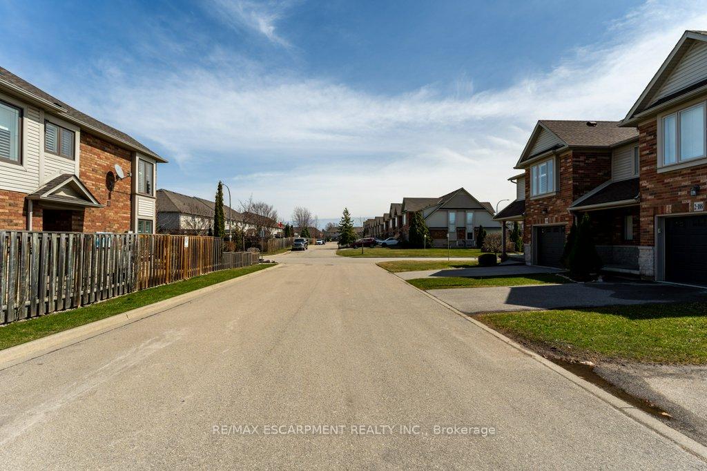 Photo 5 of Unit 1, 188 Livingston Avenue, Grimsby, Grimsby West — HOMEH