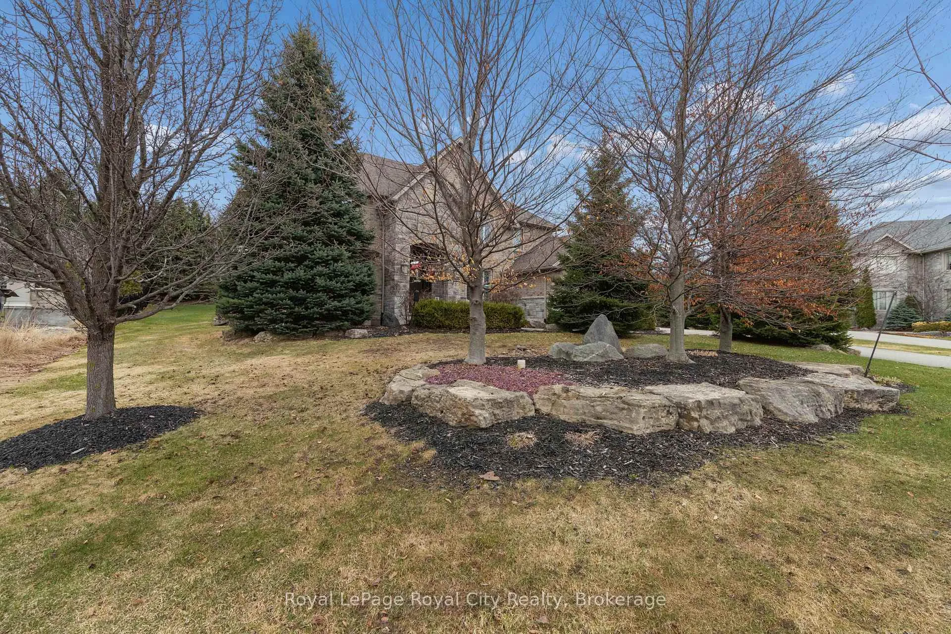 Photo 2 of 38 Daymond Drive, Puslinch, Rural Puslinch East — HOMEH