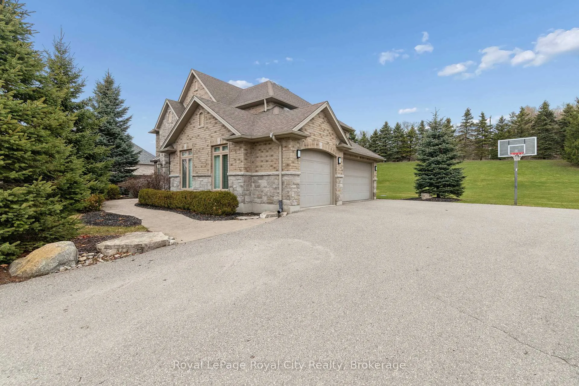 Photo 3 of 38 Daymond Drive, Puslinch, Rural Puslinch East — HOMEH