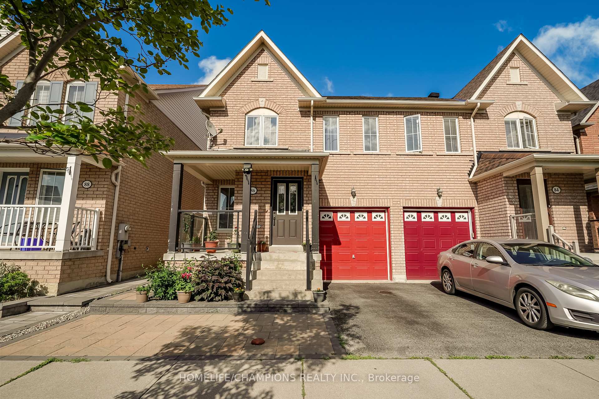 Front of 86 Carpendale Crescent E