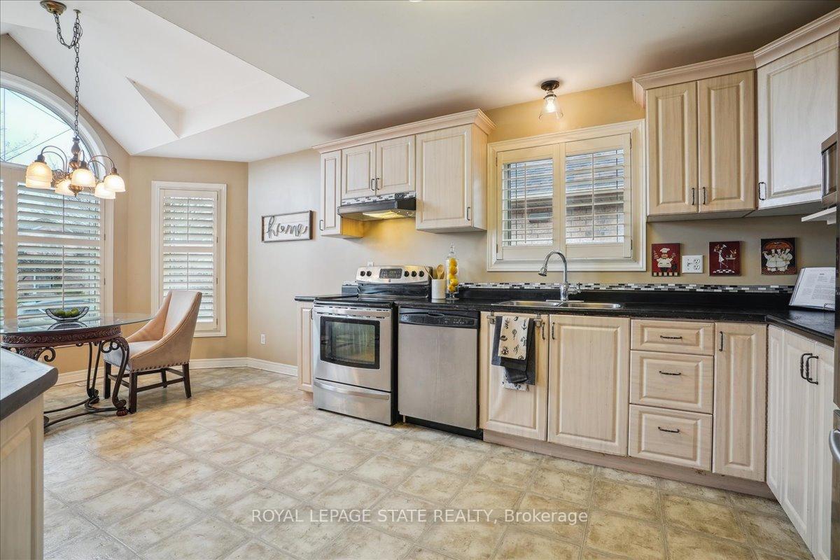 Photo 3 of 73 Colonial Crescent, Grimsby, Grimsby East — HOMEH