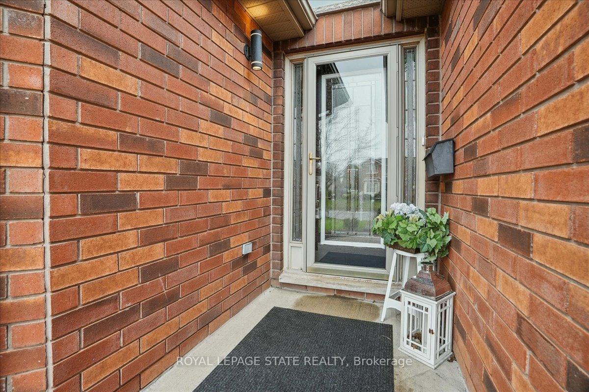 Photo 10 of 73 Colonial Crescent, Grimsby, Grimsby East — HOMEH