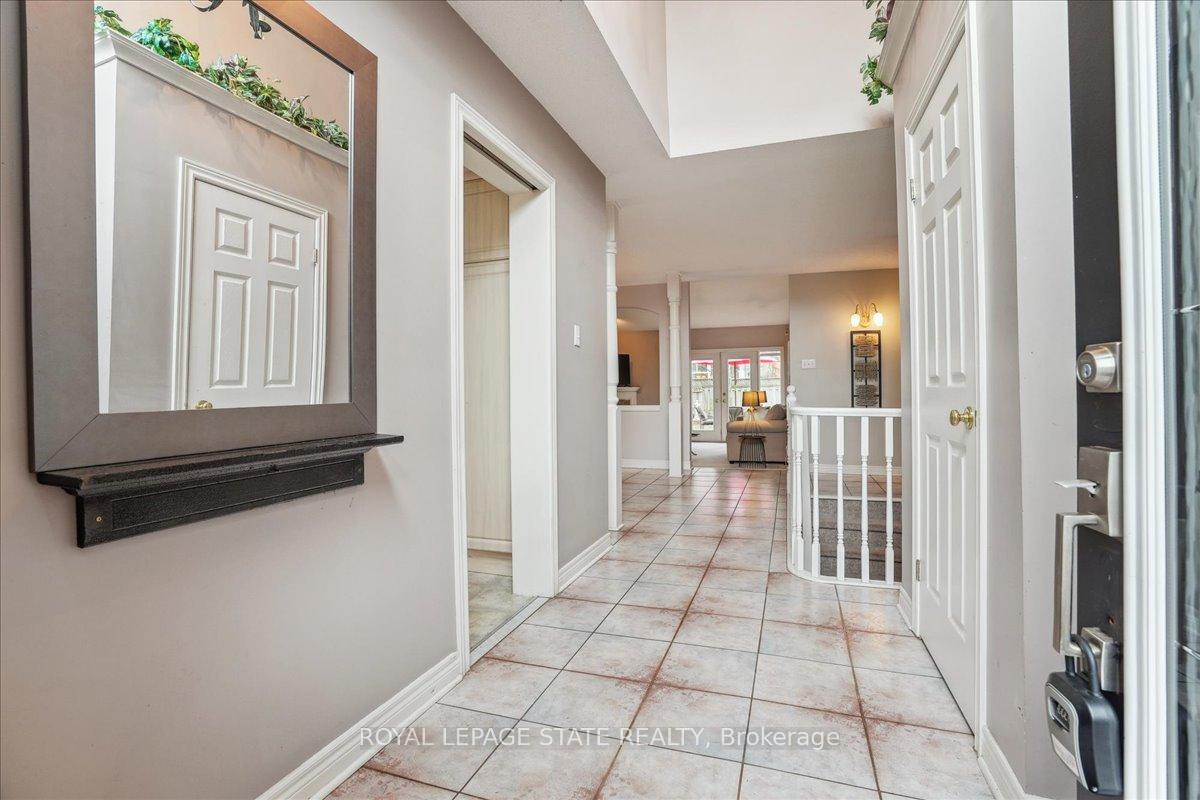 Photo 11 of 73 Colonial Crescent, Grimsby, Grimsby East — HOMEH