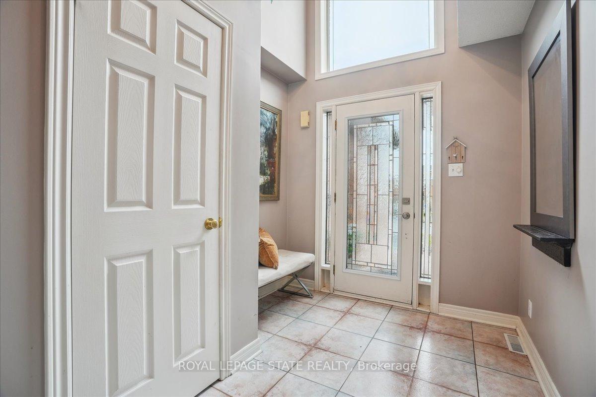 Photo 12 of 73 Colonial Crescent, Grimsby, Grimsby East — HOMEH