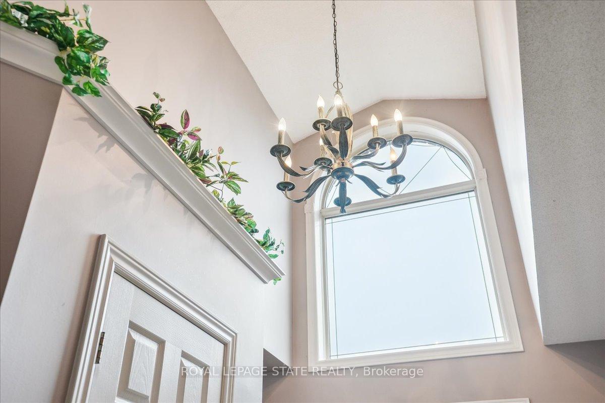 Photo 13 of 73 Colonial Crescent, Grimsby, Grimsby East — HOMEH