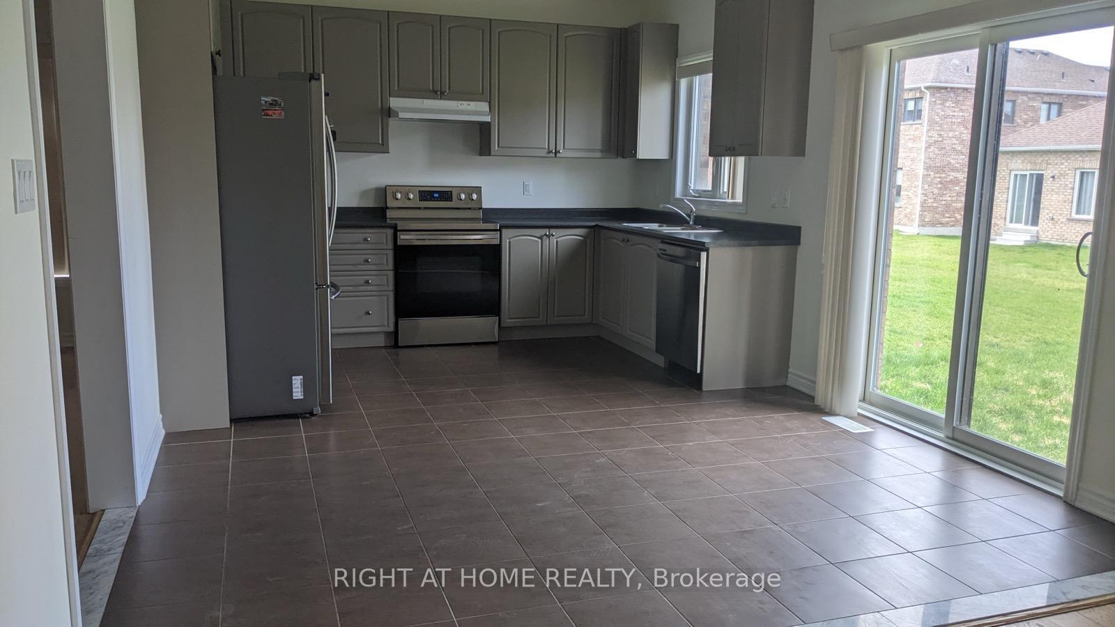 Photo 7 of 32 Jardine Street, Brock, Beaverton — HOMEH