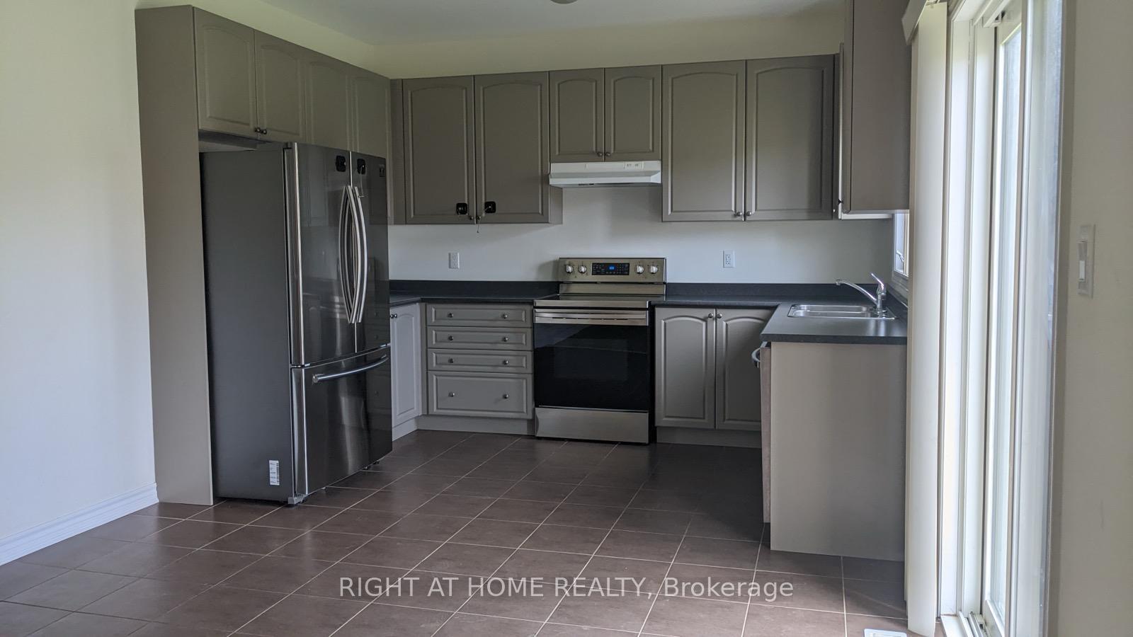 Photo 18 of 32 Jardine Street, Brock, Beaverton — HOMEH