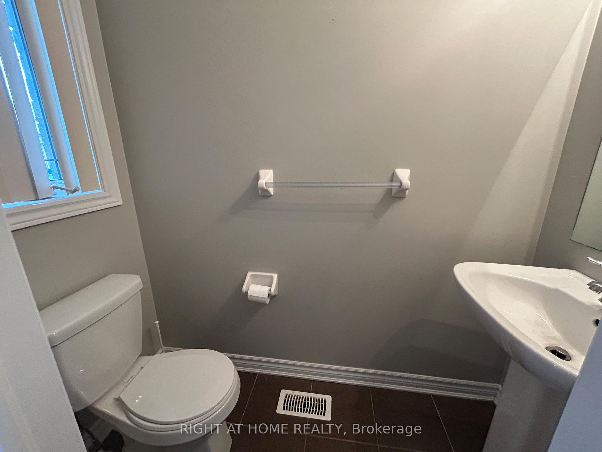 Photo 15 of 32 Jardine Street, Brock, Beaverton — HOMEH