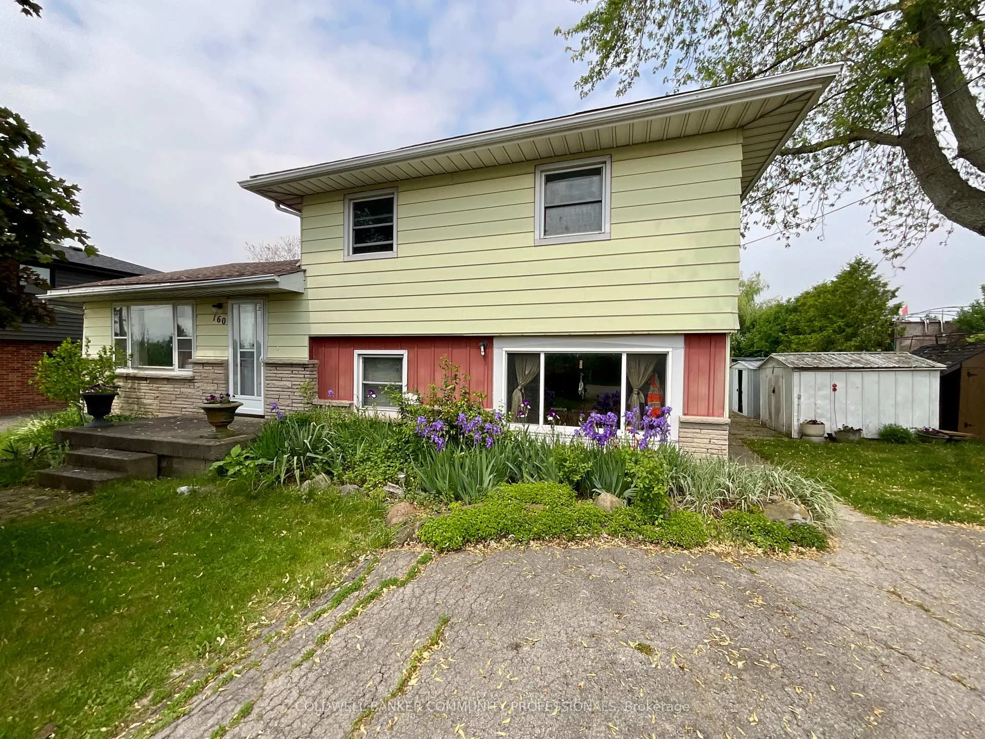 Photo 4 of 160 Woodburn Road, Hamilton, Rural Glanbrook — HOMEH