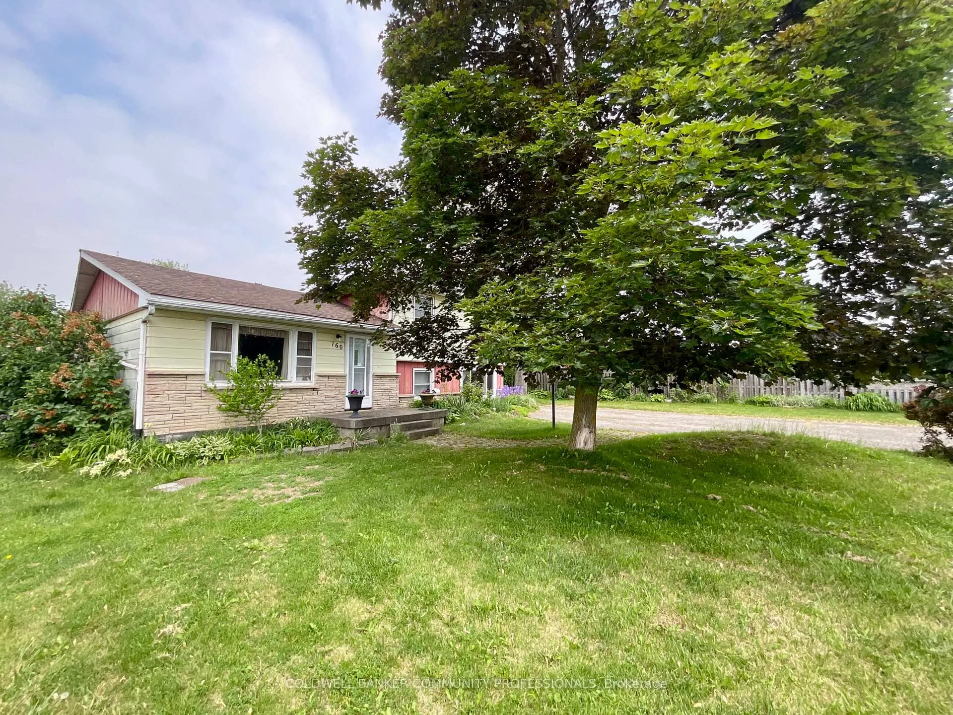 Photo 5 of 160 Woodburn Road, Hamilton, Rural Glanbrook — HOMEH