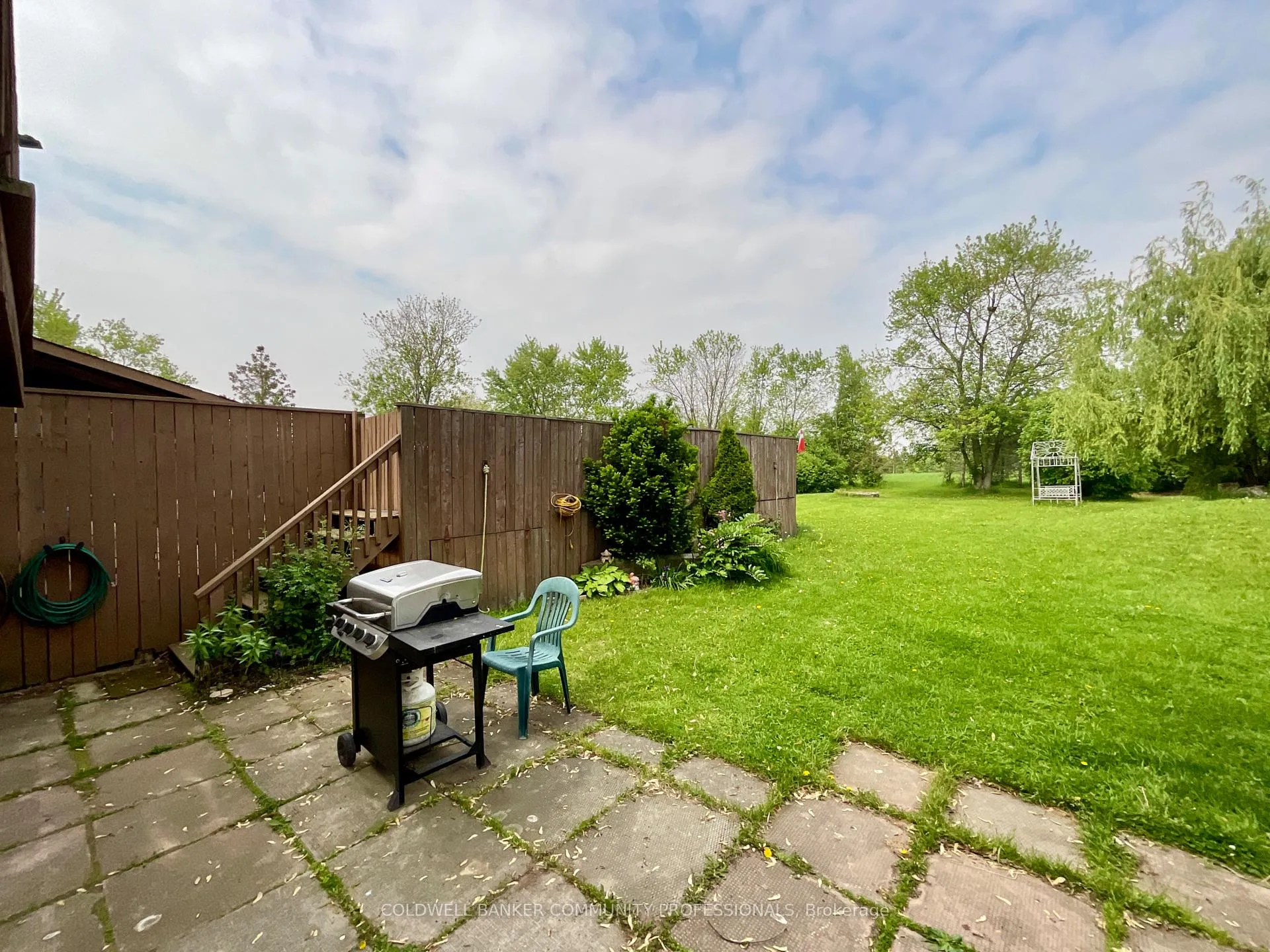 Photo 7 of 160 Woodburn Road, Hamilton, Rural Glanbrook — HOMEH
