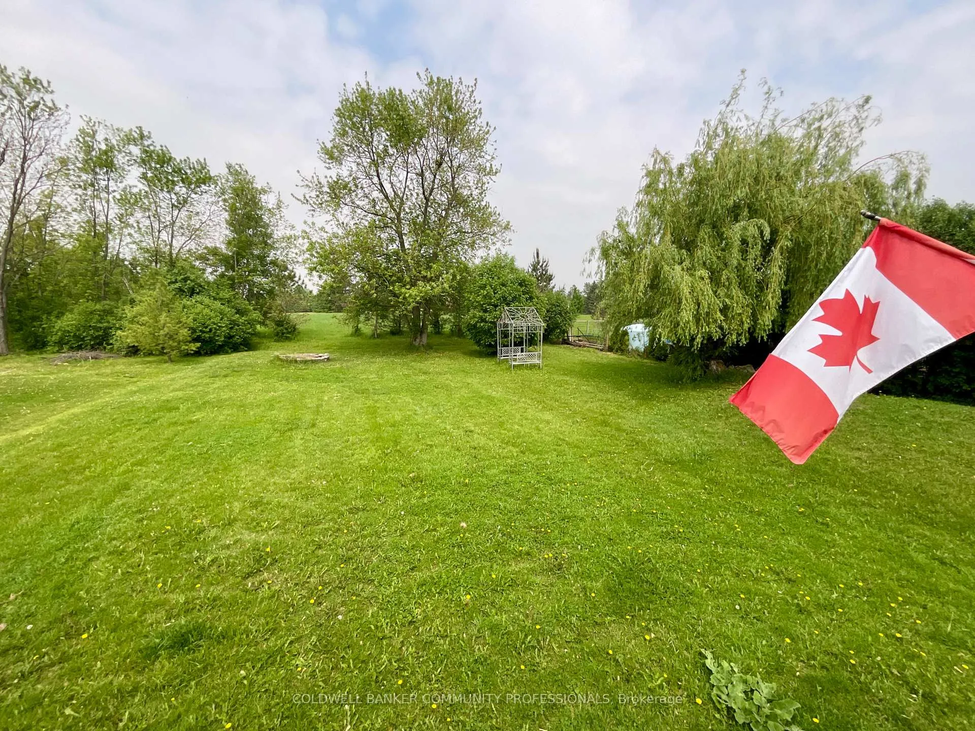 Photo 9 of 160 Woodburn Road, Hamilton, Rural Glanbrook — HOMEH