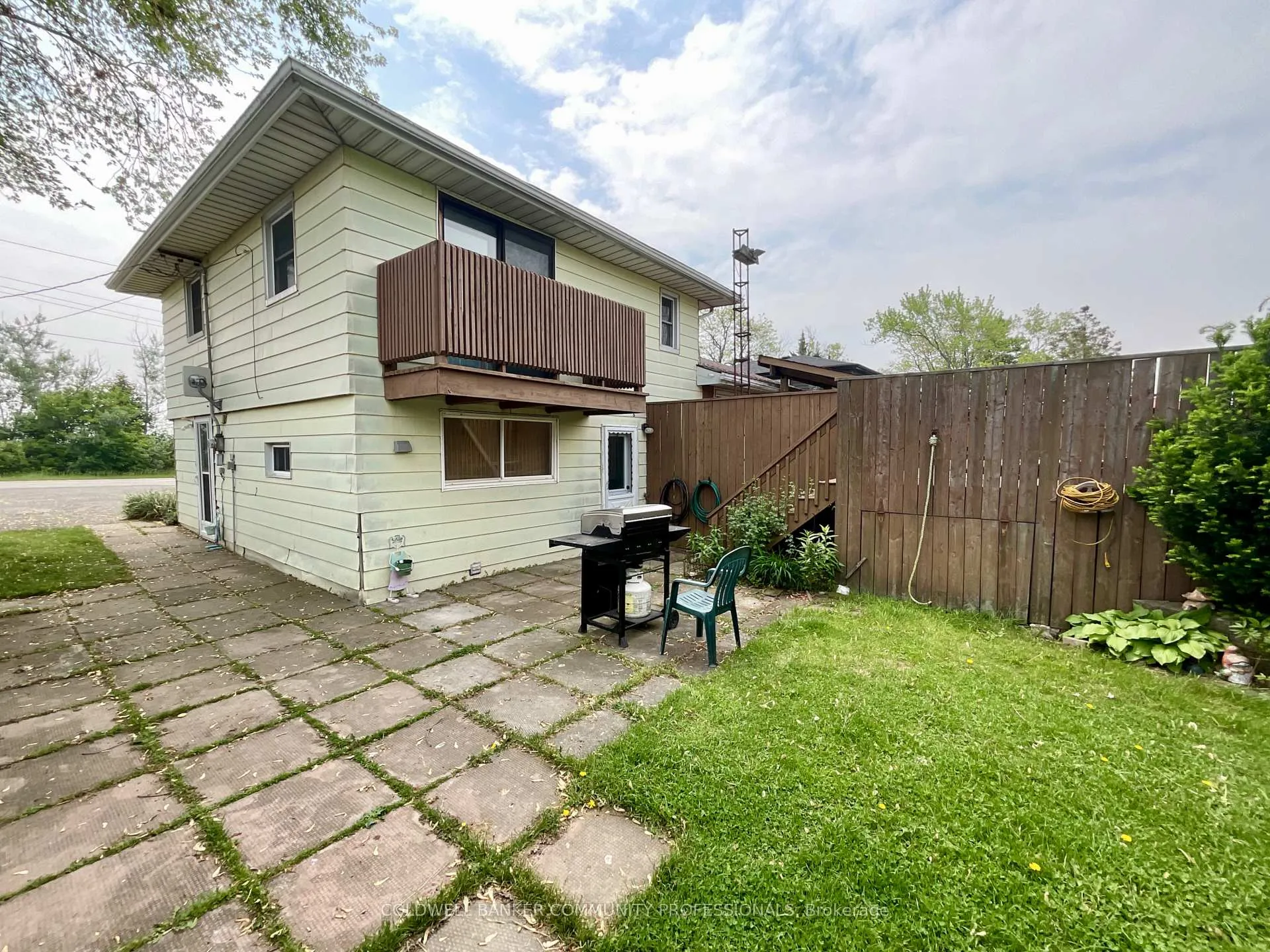Photo 11 of 160 Woodburn Road, Hamilton, Rural Glanbrook — HOMEH