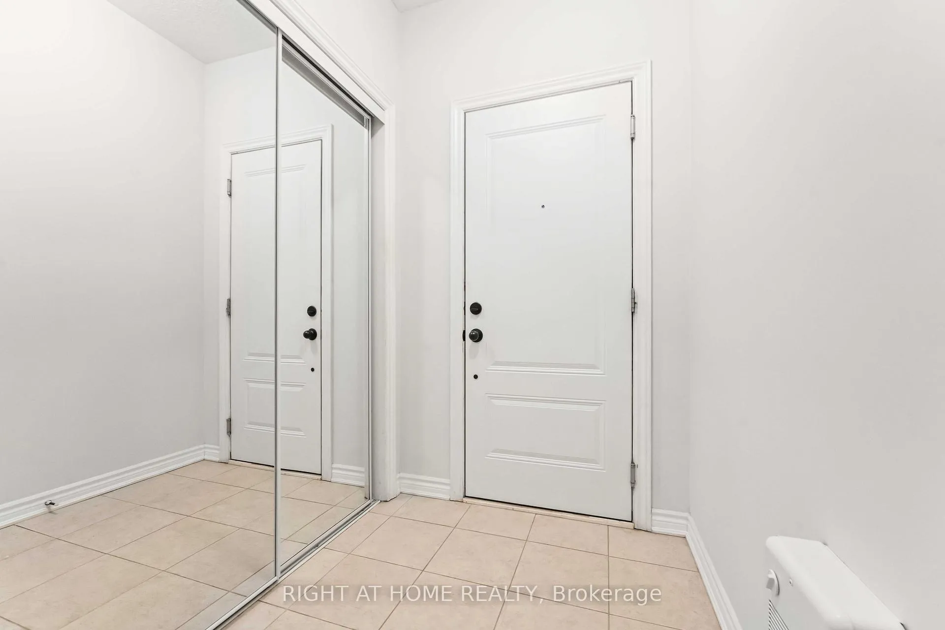 Photo 15 of 721 Rouncey Road, Ottawa, Kanata - Emerald Meadows/Trailwest — HOMEH