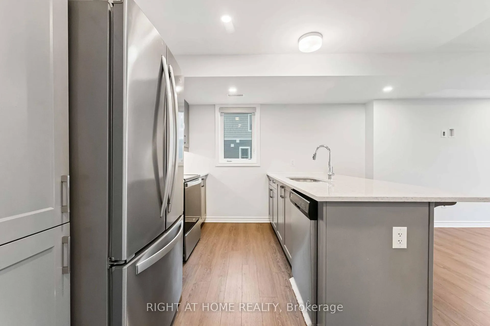 Photo 20 of 721 Rouncey Road, Ottawa, Kanata - Emerald Meadows/Trailwest — HOMEH