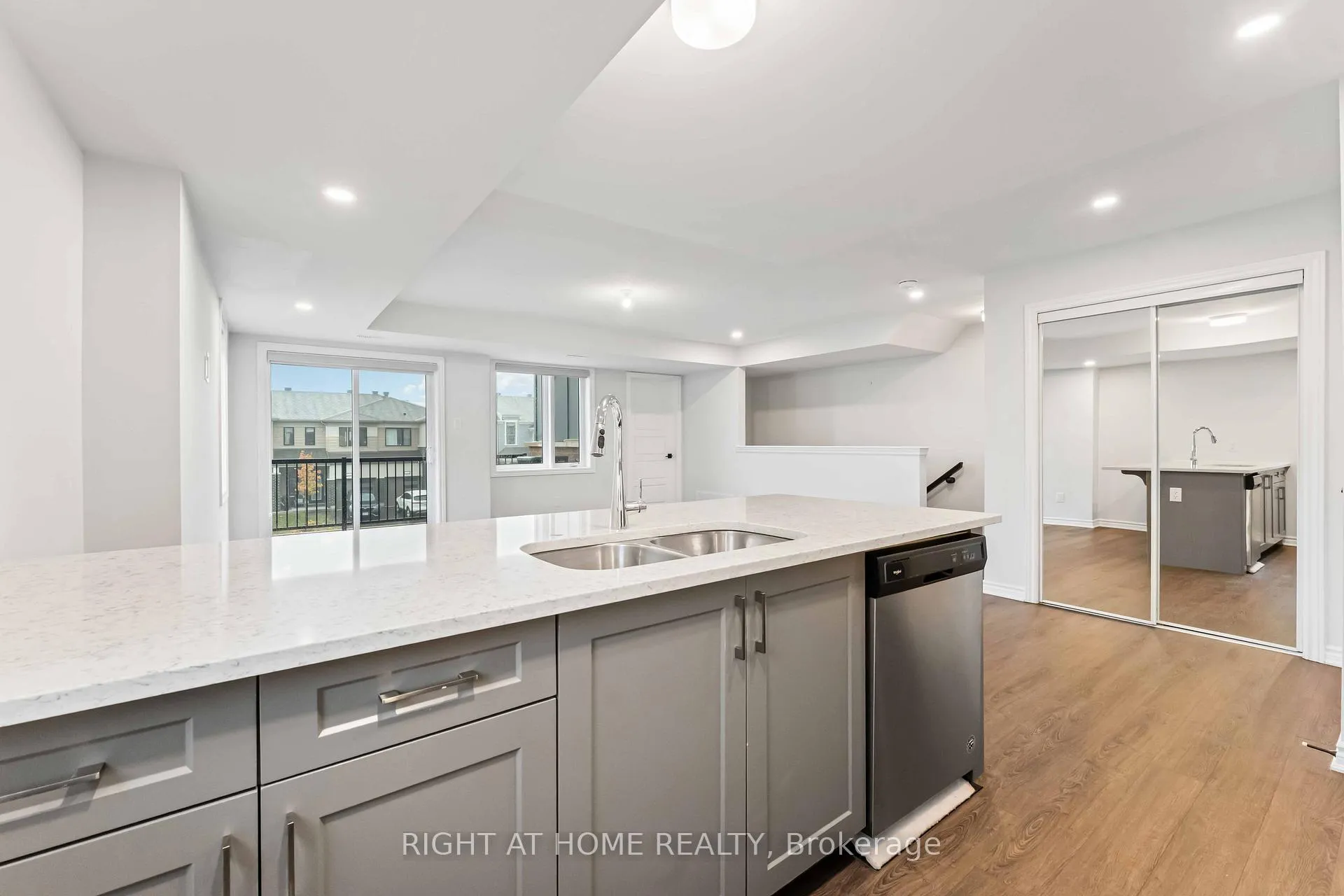 Photo 23 of 721 Rouncey Road, Ottawa, Kanata - Emerald Meadows/Trailwest — HOMEH