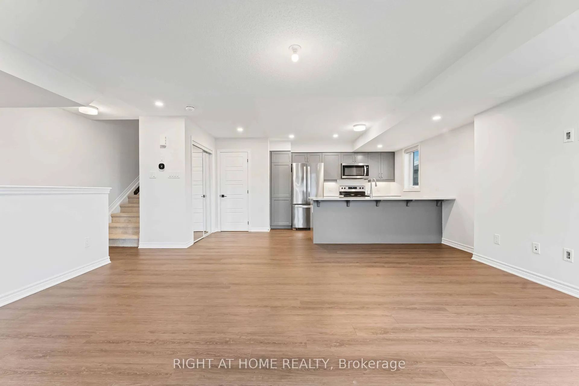 Photo 34 of 721 Rouncey Road, Ottawa, Kanata - Emerald Meadows/Trailwest — HOMEH