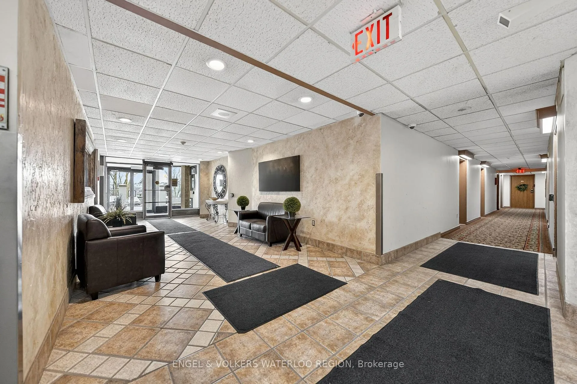 Photo 5 of Unit 1504, 55 Green Valley Drive, Kitchener — HOMEH