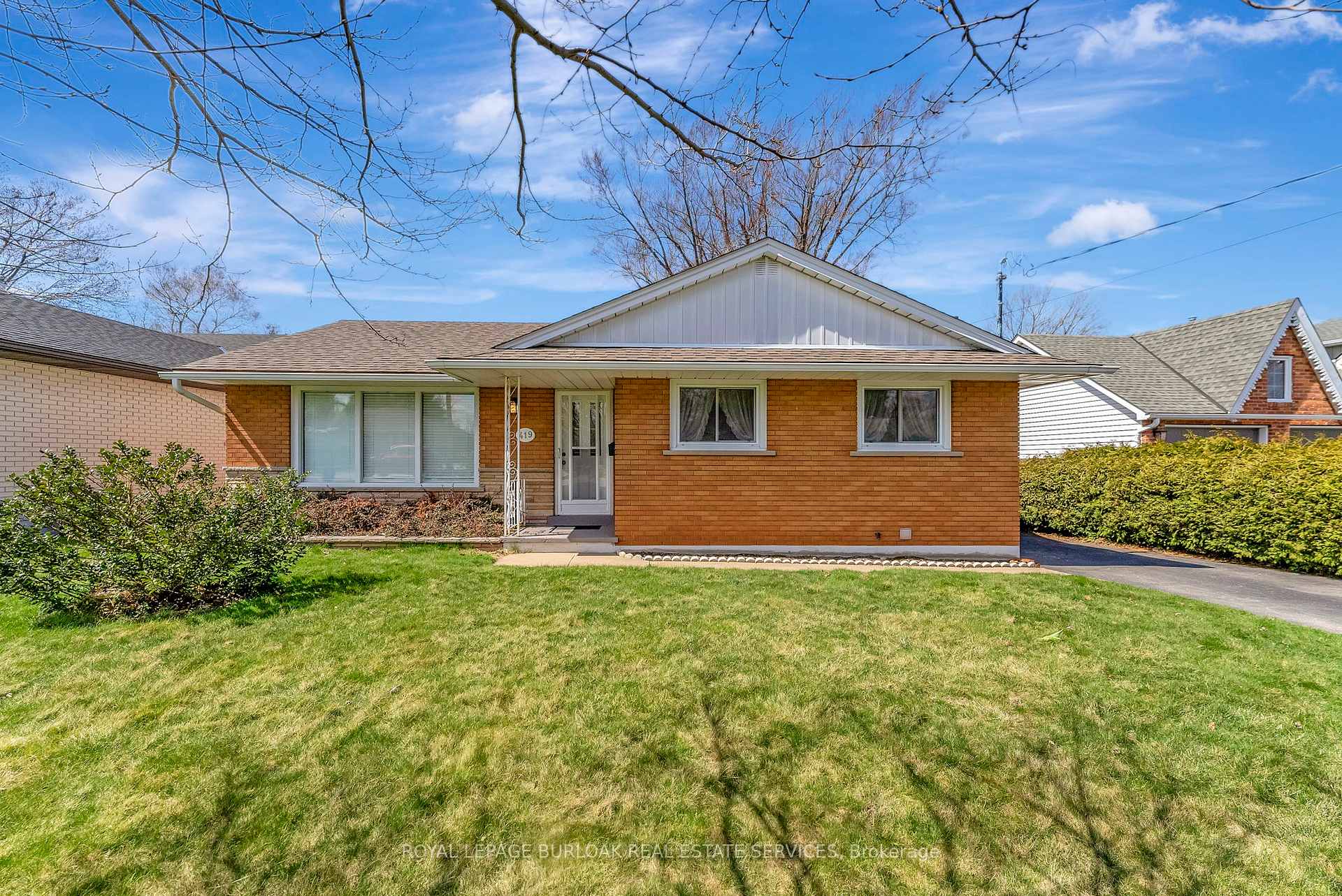 Photo 2 of 419 Elizabeth Street, Grimsby, Grimsby Beach — HOMEH