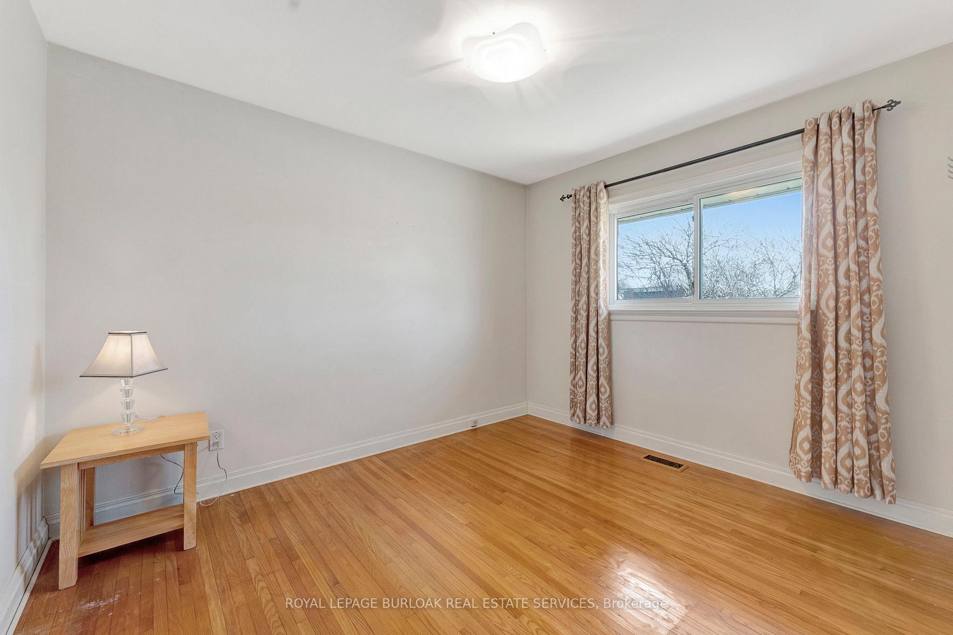 Photo 12 of 419 Elizabeth Street, Grimsby, Grimsby Beach — HOMEH