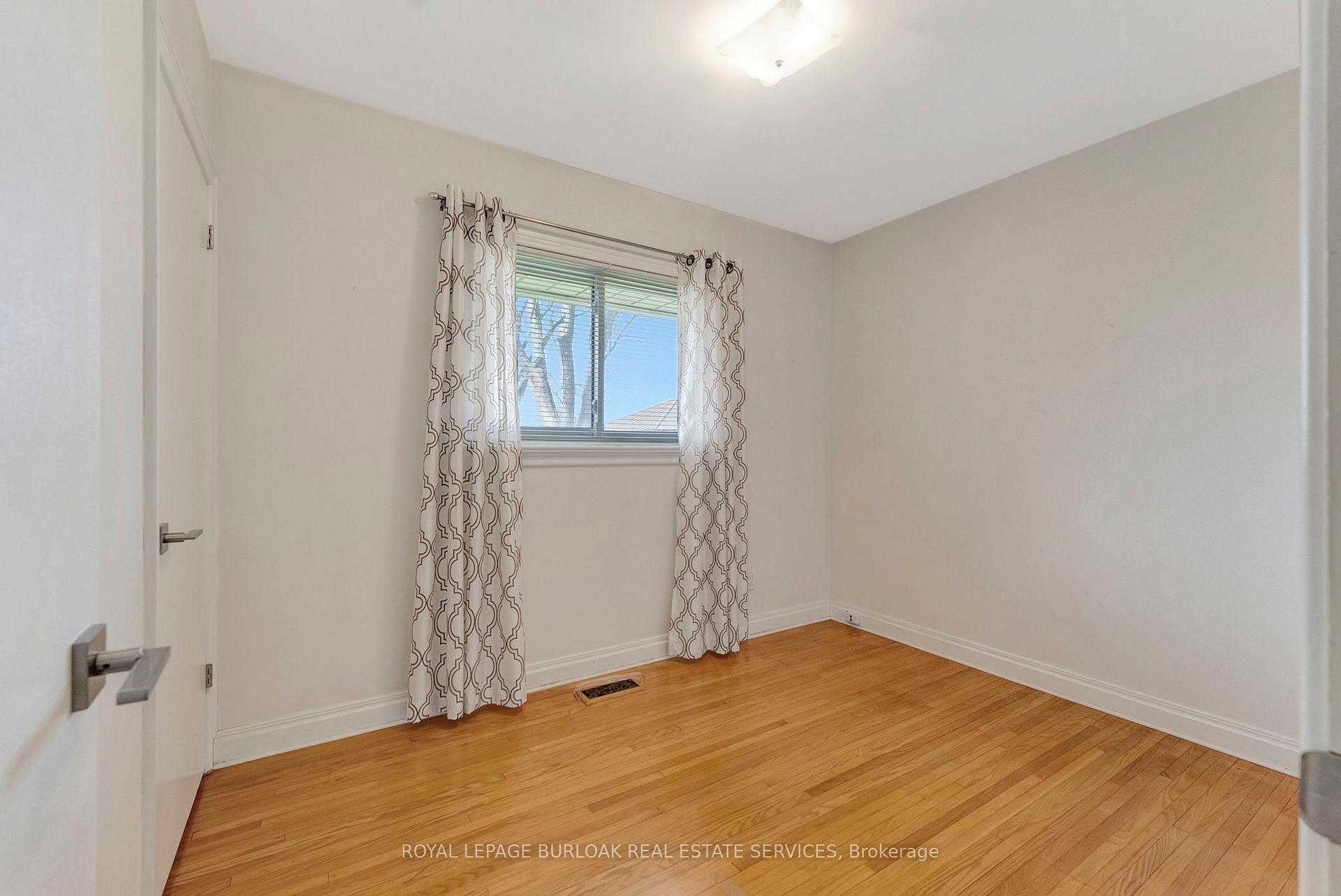 Photo 14 of 419 Elizabeth Street, Grimsby, Grimsby Beach — HOMEH