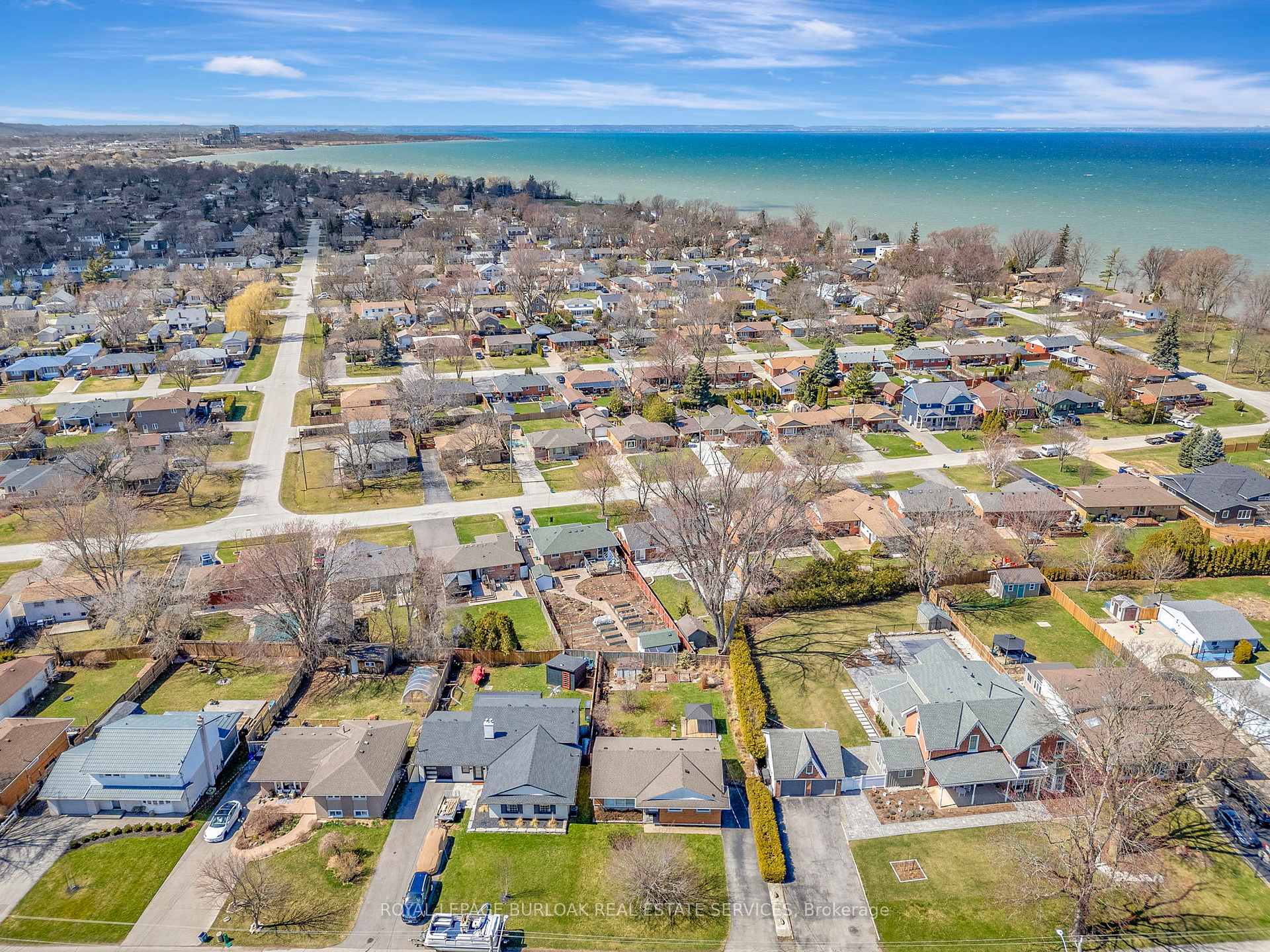 Photo 33 of 419 Elizabeth Street, Grimsby, Grimsby Beach — HOMEH
