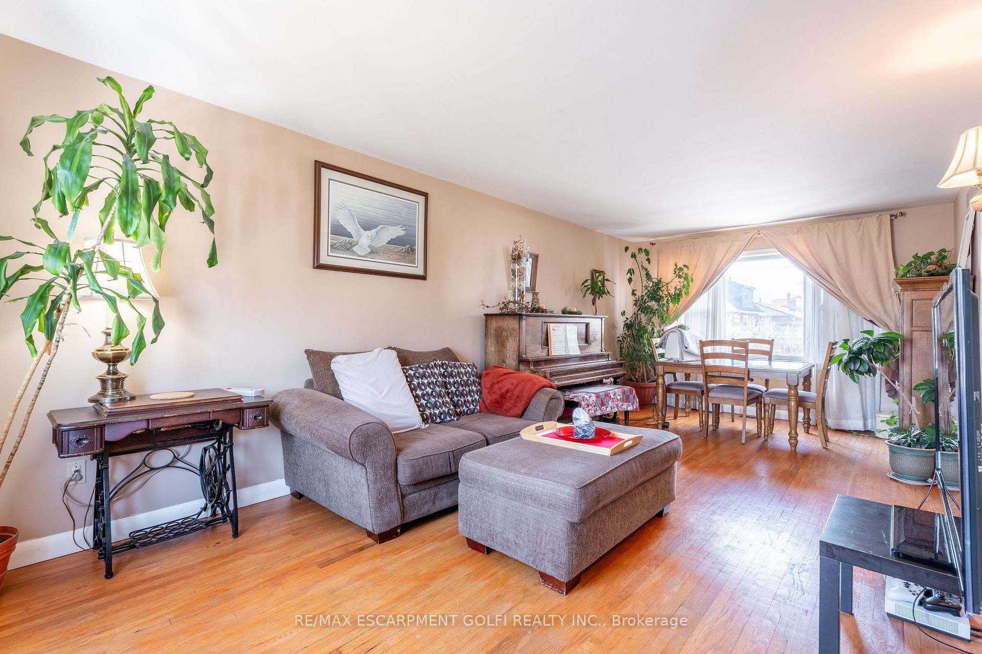 Photo 5 of 57 Stewart Street, Grimsby, Grimsby Beach — HOMEH