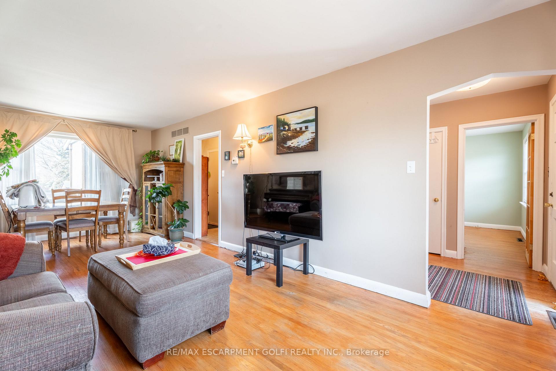 Photo 7 of 57 Stewart Street, Grimsby, Grimsby Beach — HOMEH