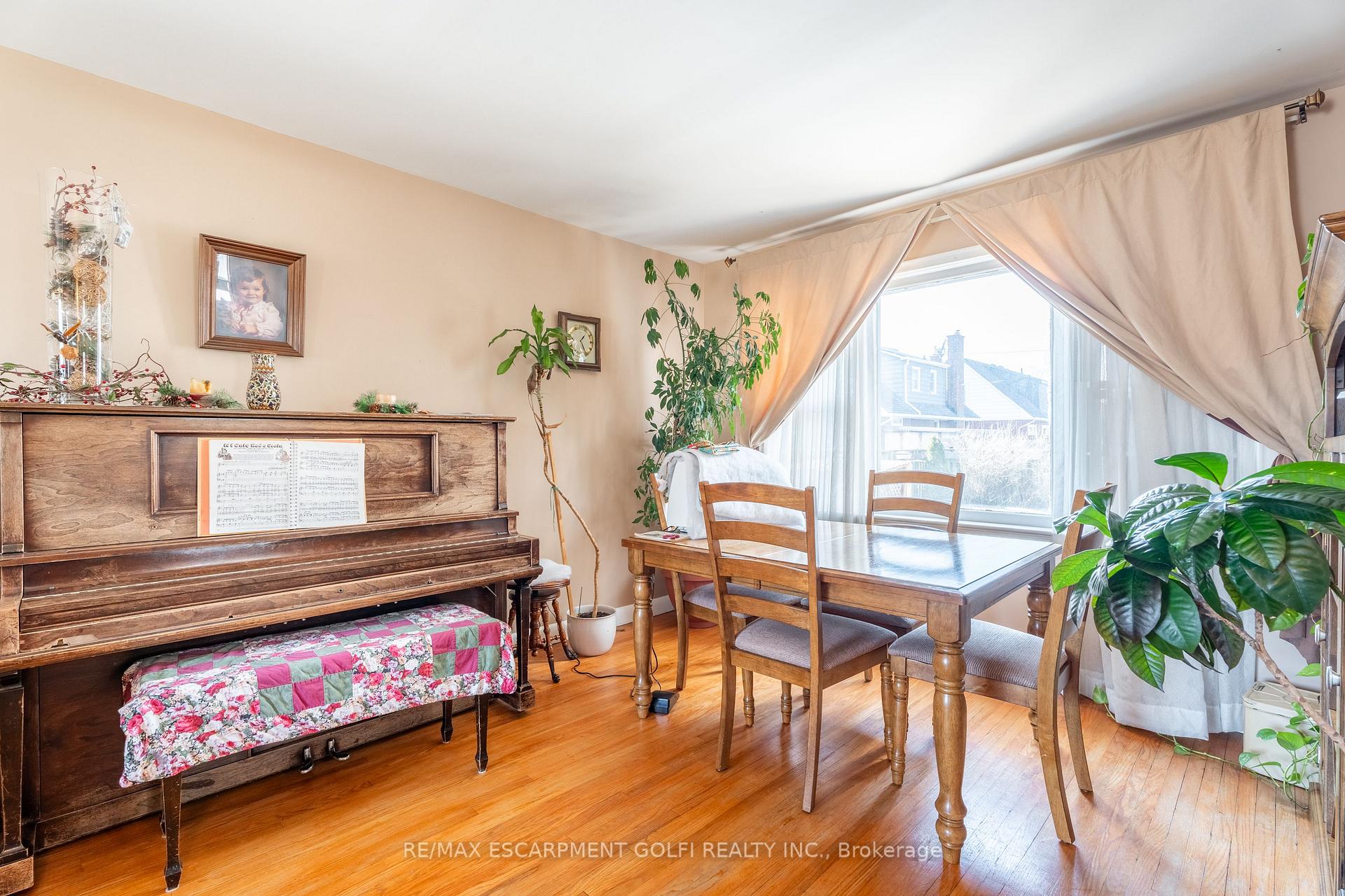 Photo 8 of 57 Stewart Street, Grimsby, Grimsby Beach — HOMEH