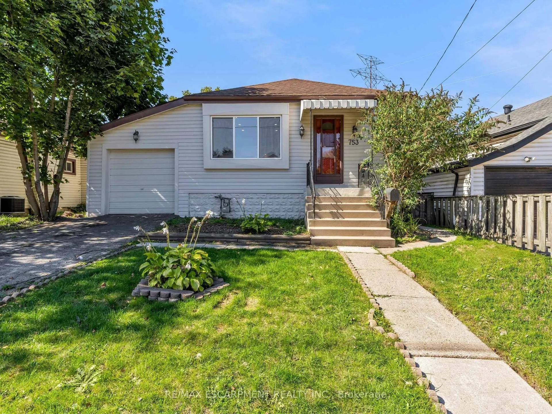 Photo 2 of 753 Burgess Avenue, Hamilton, Parkview — HOMEH