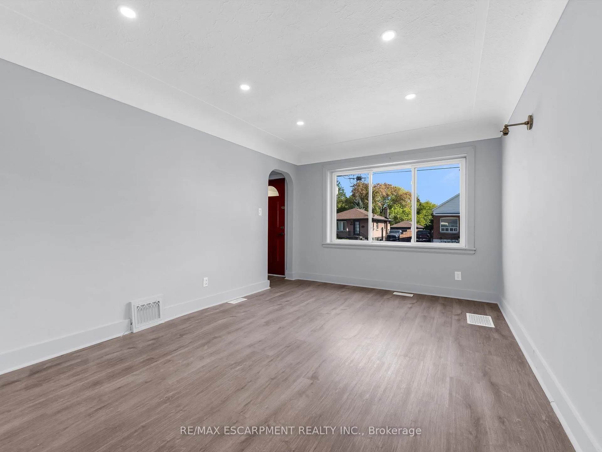 Photo 6 of 753 Burgess Avenue, Hamilton, Parkview — HOMEH
