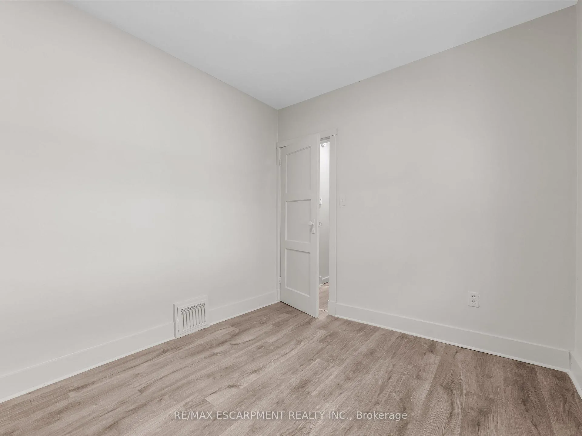 Photo 15 of 753 Burgess Avenue, Hamilton, Parkview — HOMEH