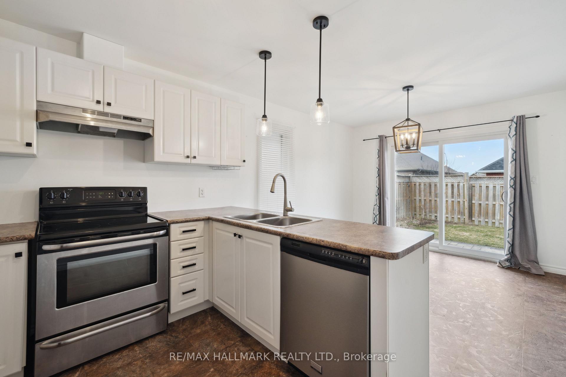 Photo 10 of 12 Matchett Crescent, Kawartha Lakes, Lindsay — HOMEH