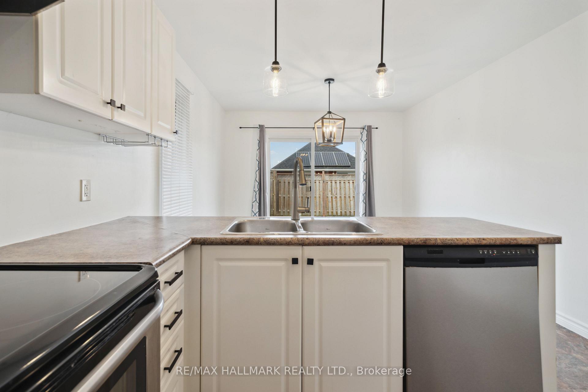 Photo 14 of 12 Matchett Crescent, Kawartha Lakes, Lindsay — HOMEH